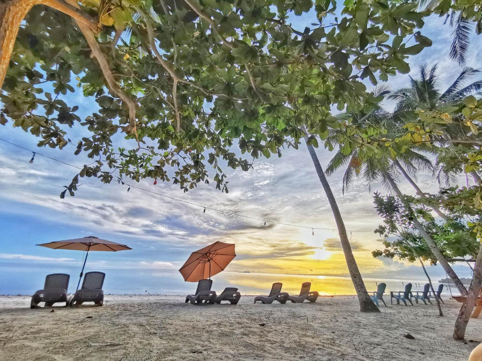 Siquijor Glamping Village *